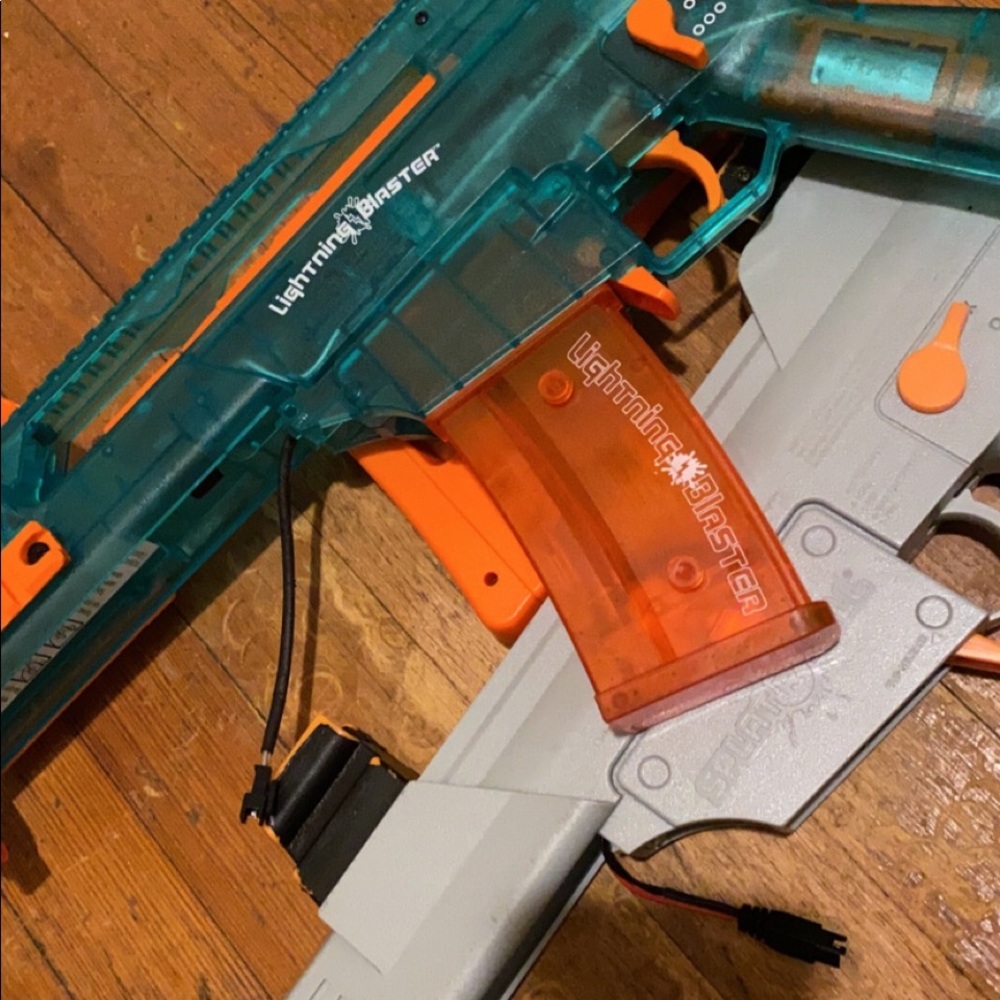 A splat ball gun